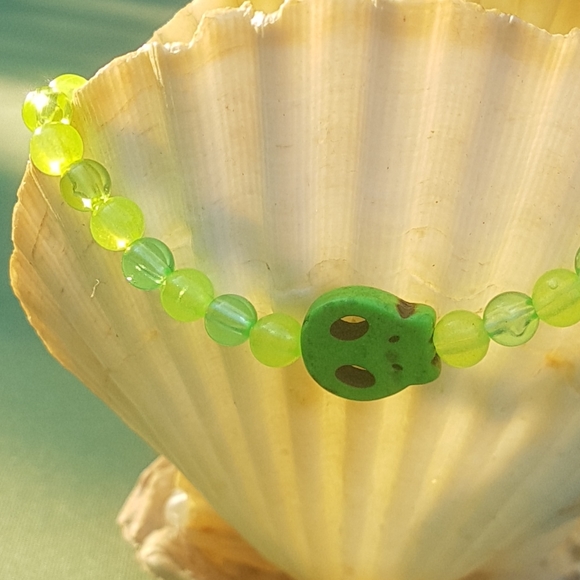 💀 Toxic Skull Slime Bracelet - Picture 3 of 9